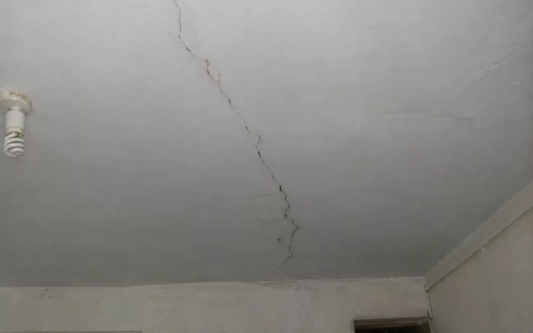 Fissure dans un appartement : que faire et qui contacter ?