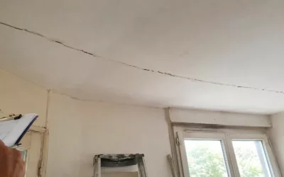 Réparer une fissure murale avec des agrafes : la méthode complète