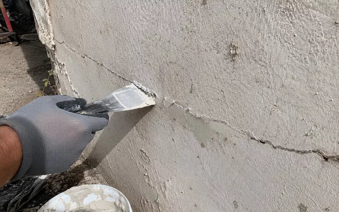 Comment reboucher une fissure sur un mur extérieur sans erreur